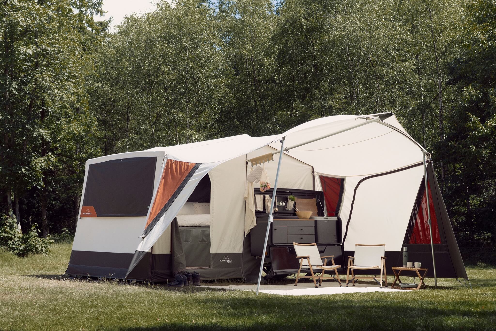 Holtkamper Astro awning extended with side wall