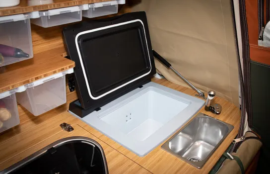 Hybrid compressor refrigerator