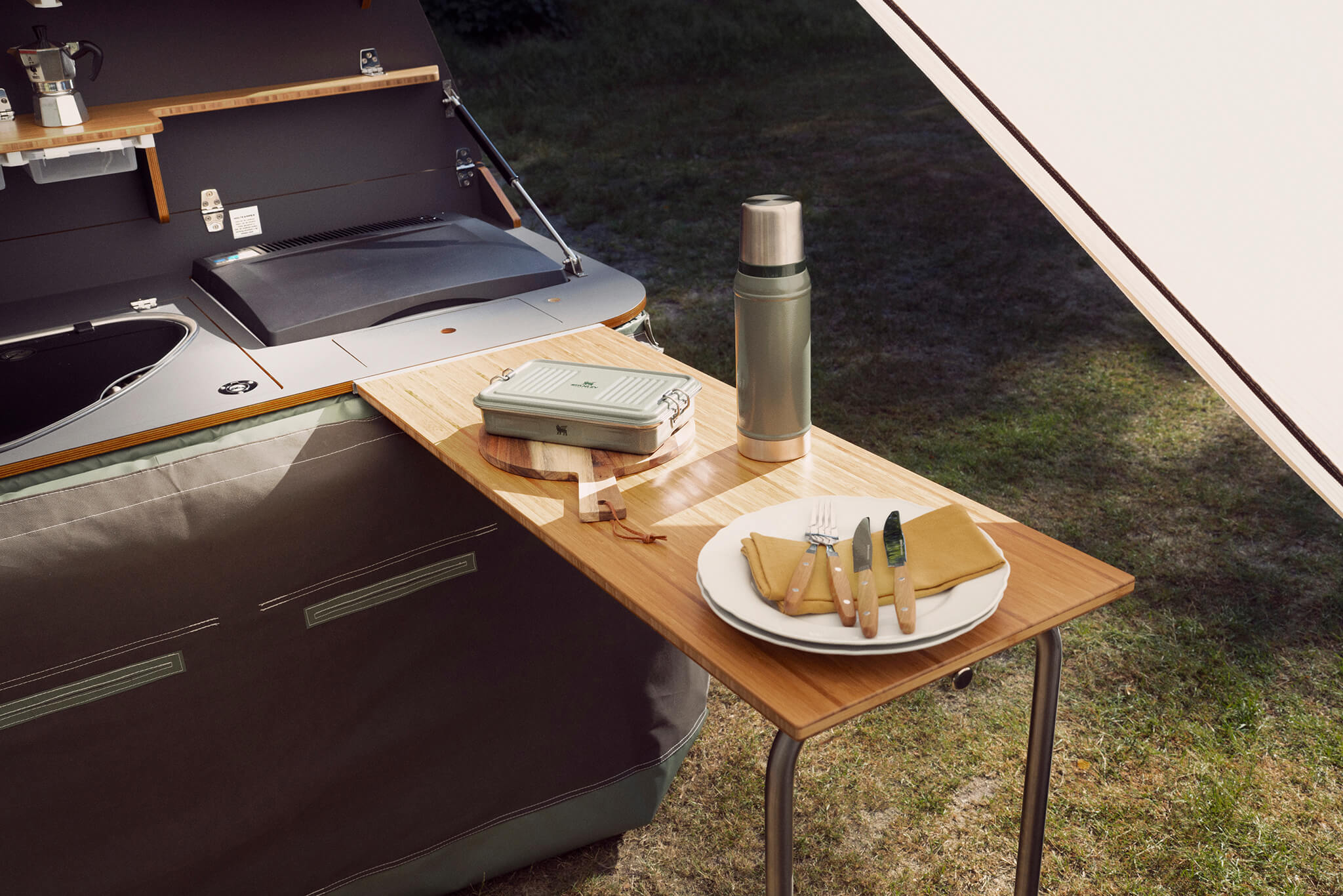 Bamboo hook-on table as an option in the Holtkamper configurator