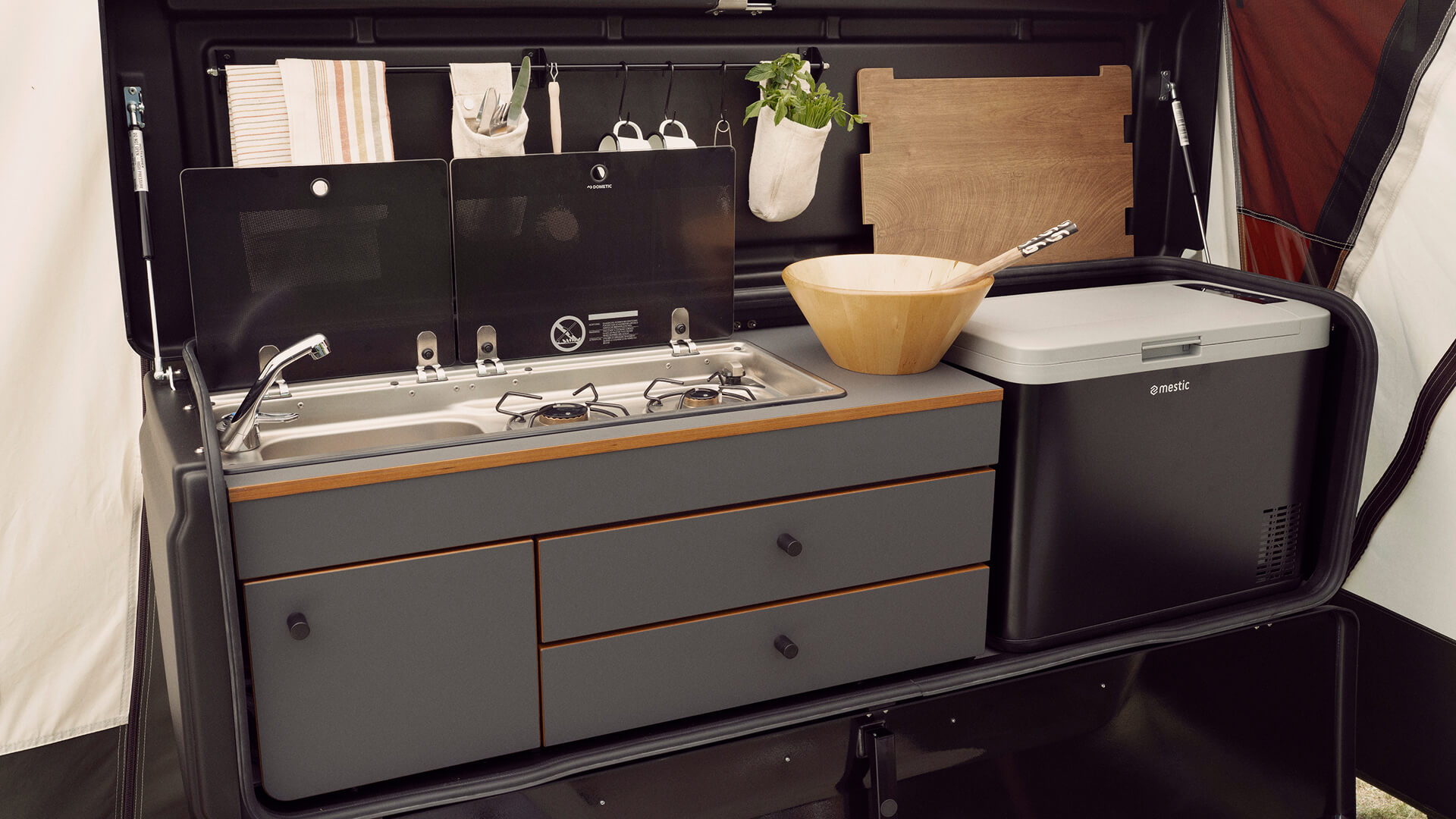 Holtkamper Astro fold-out kitchen in use – product slide