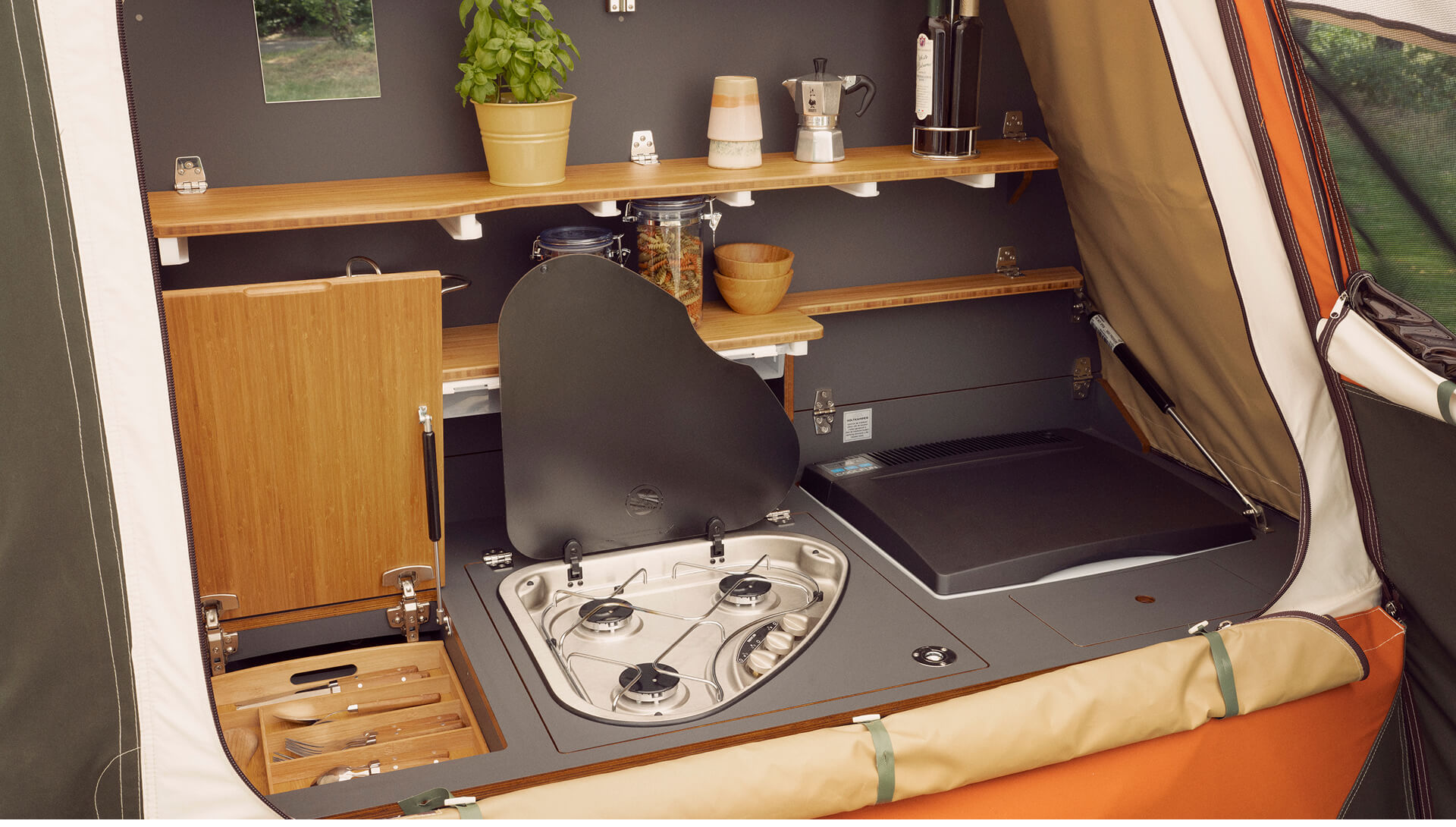 Holtkamper Kyte kitchen in use – product slide